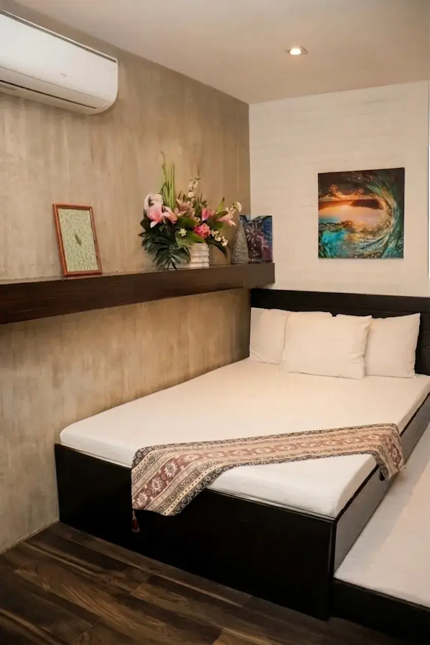 Villa 1 — Common Room 2 with a queen bed and pull-out
