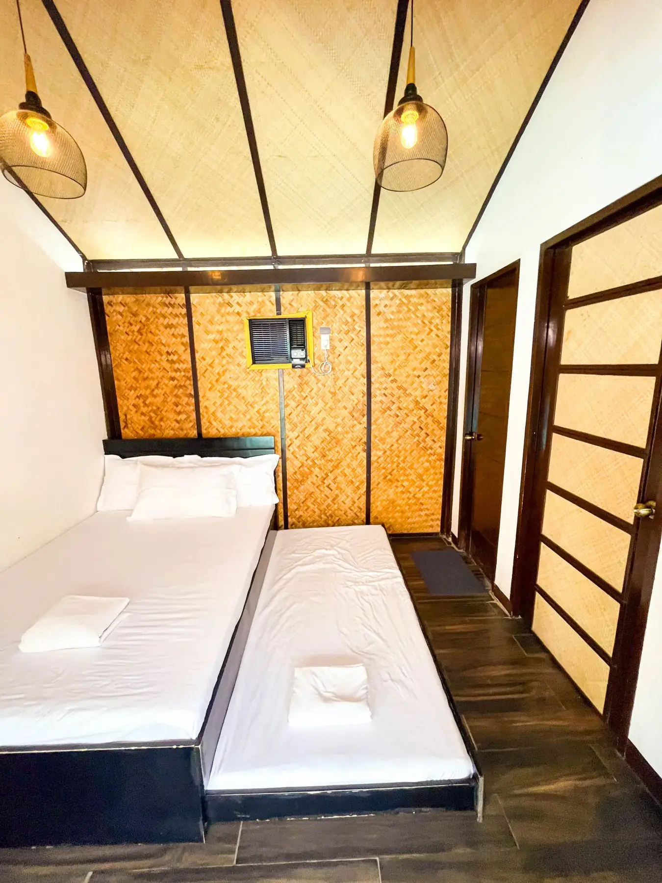 Villa 2 — Master Room 5 connecting room (queen + pullout)