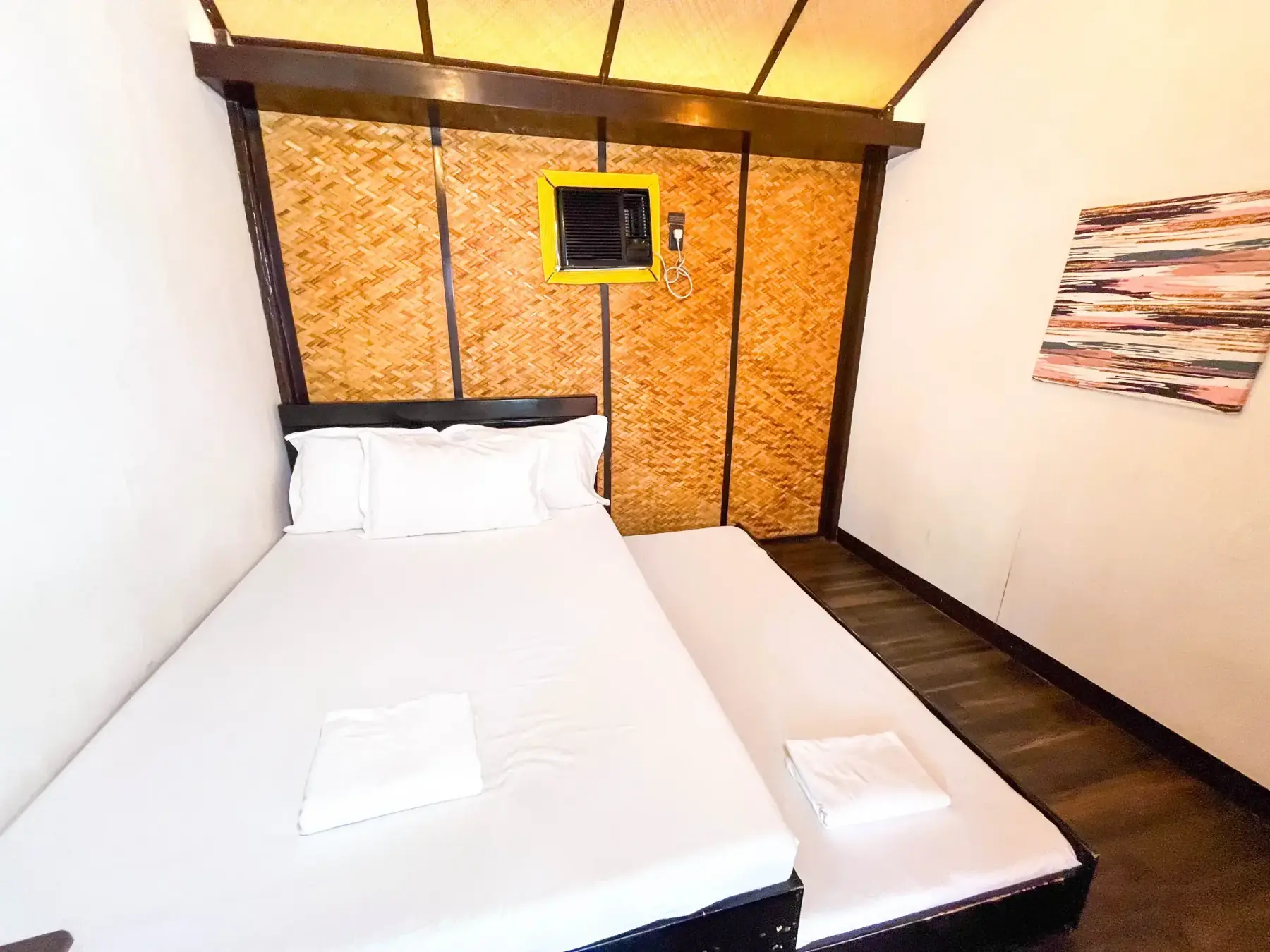 Villa 2 — Common Room 2 with a queen and pull-out bed