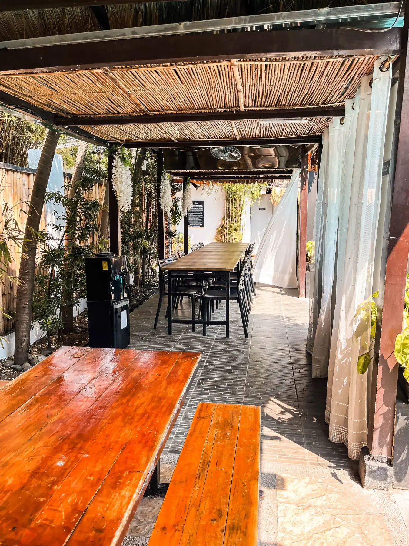 Villa 2 — covered outdoor dining area