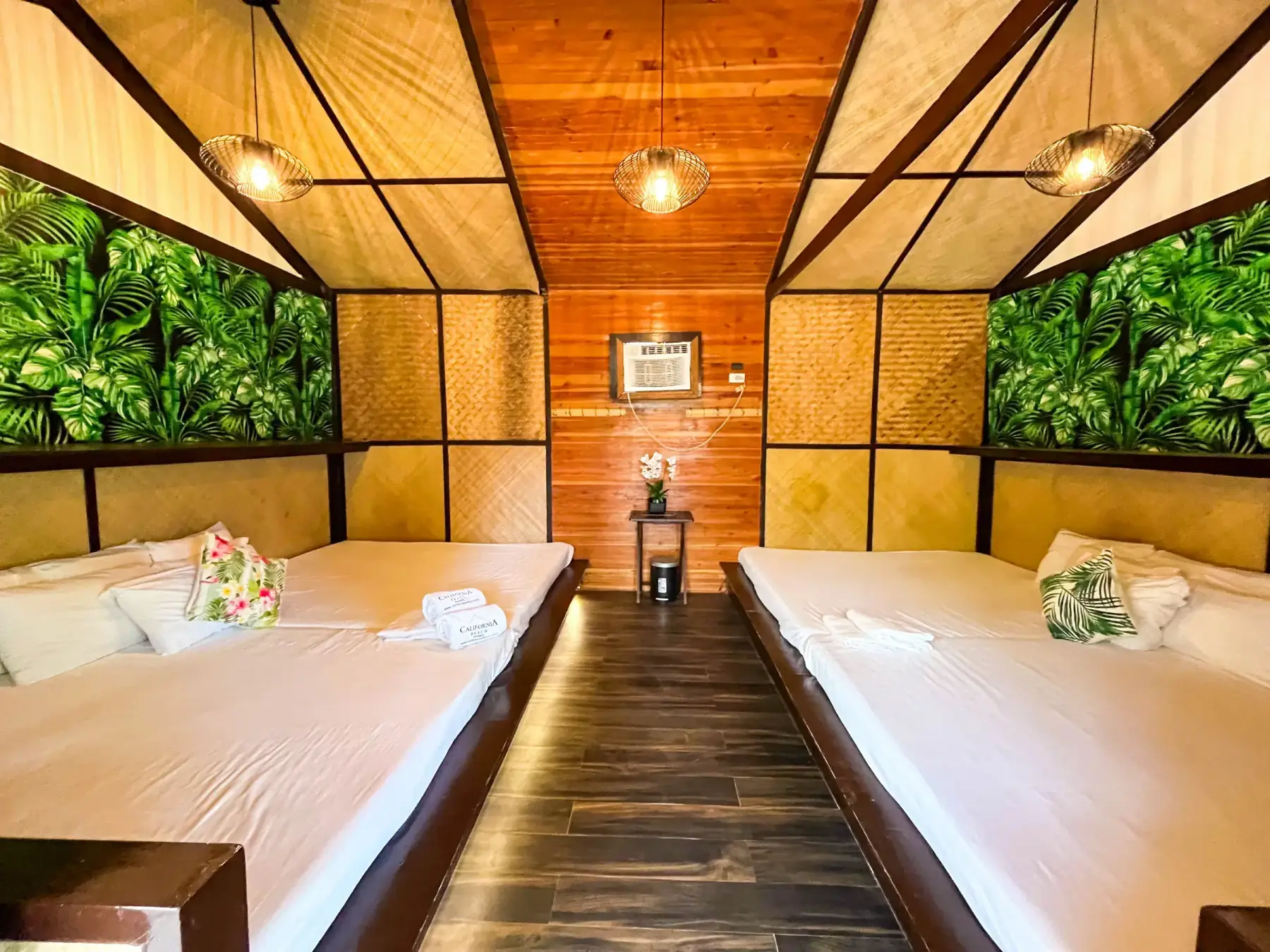 Villa 3 — Common Room 1 with 4 king beds